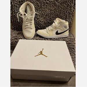 Women’s Air Jordan 1 MID Coconut Milk /Black Sz 9 euc 2021